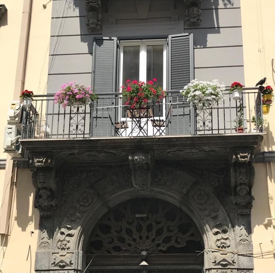 Corno Napoletano Free Parking For Small Cars Only Naples Exterior photo