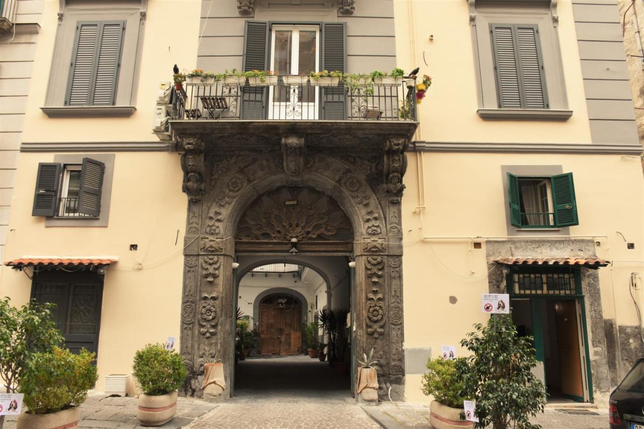 Corno Napoletano Free Parking For Small Cars Only Naples Exterior photo