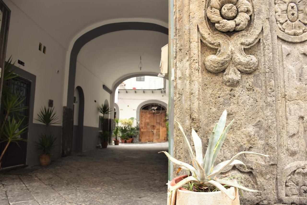 Corno Napoletano Free Parking For Small Cars Only Naples Exterior photo