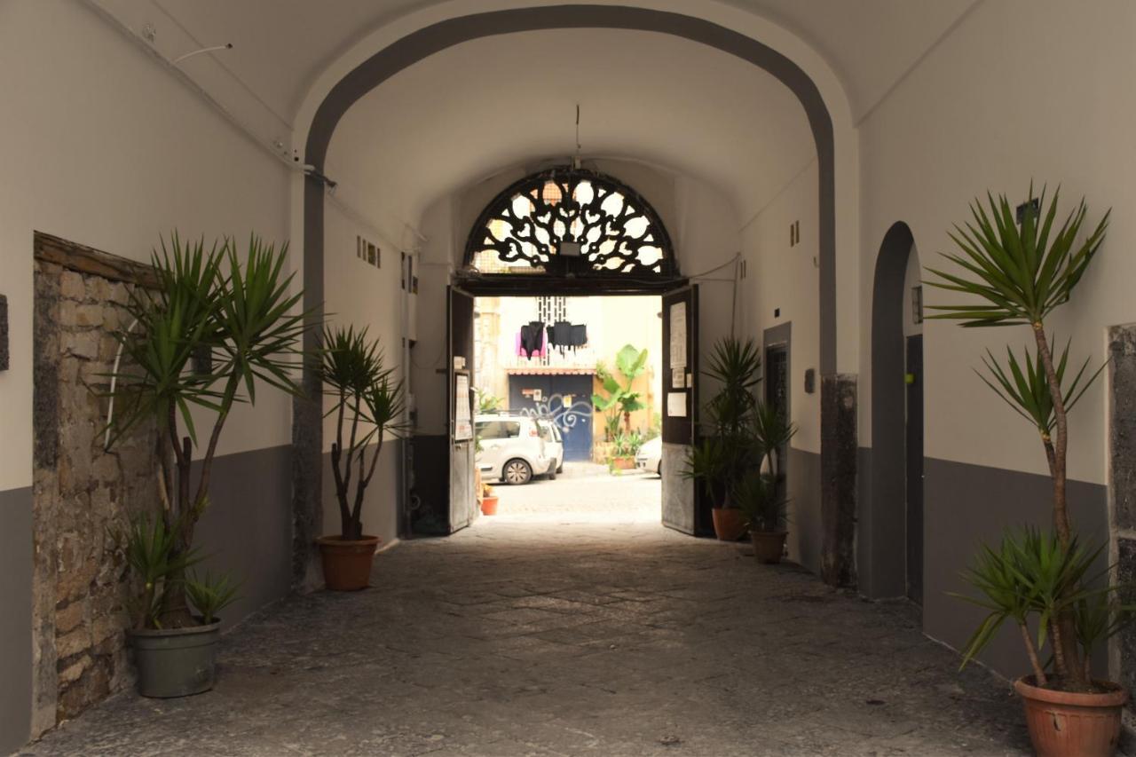 Corno Napoletano Free Parking For Small Cars Only Naples Exterior photo