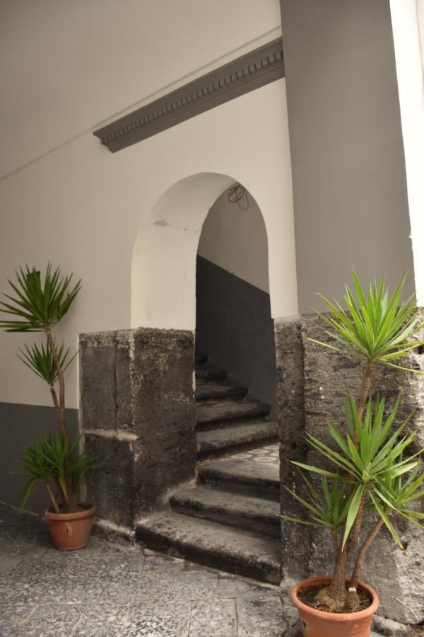 Corno Napoletano Free Parking For Small Cars Only Naples Exterior photo