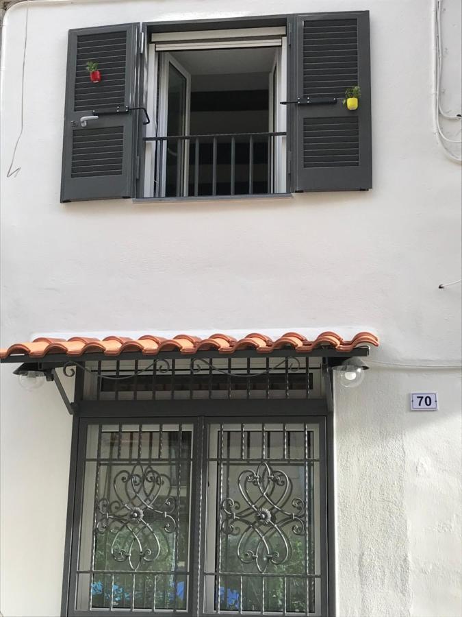 Corno Napoletano Free Parking For Small Cars Only Naples Exterior photo