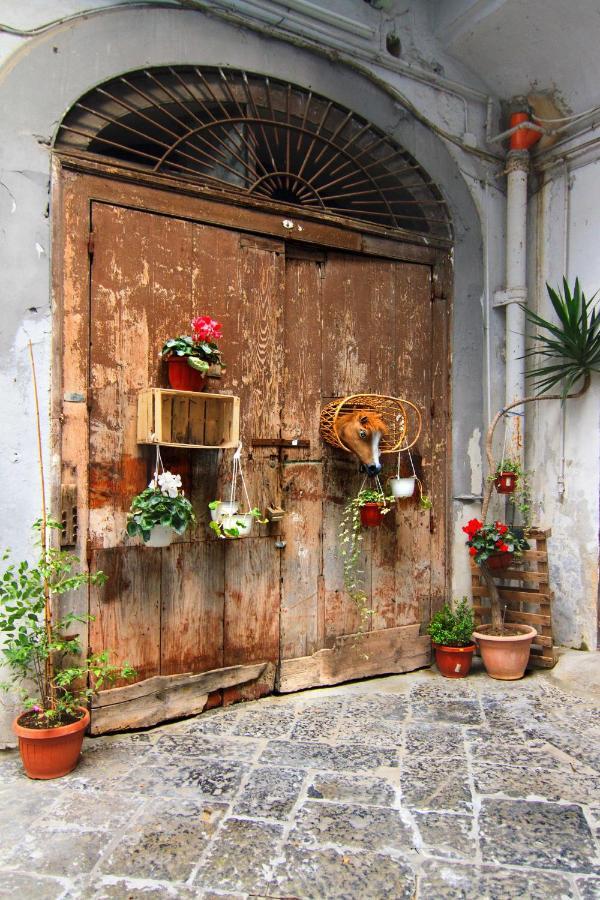 Corno Napoletano Free Parking For Small Cars Only Naples Exterior photo